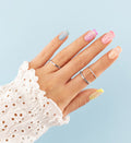 Sweet candy-like nails – styling for summer colors with white specks