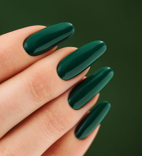 Manicure in the color of mature basil leaf green