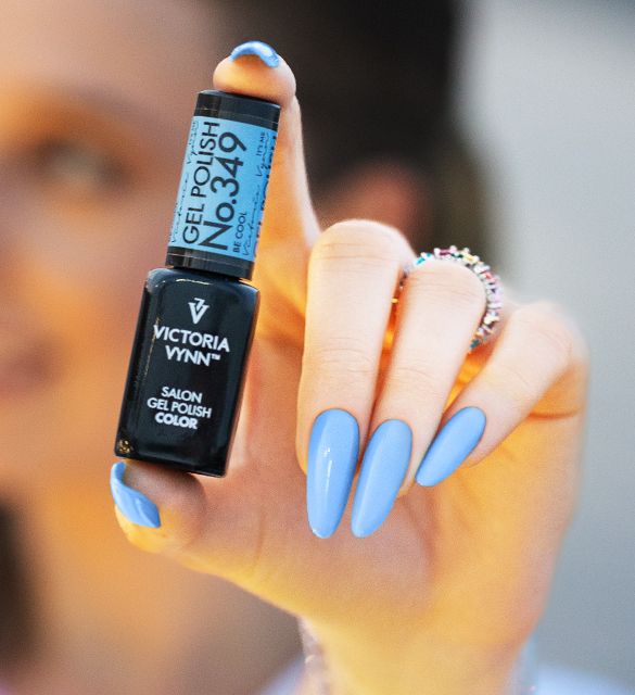 Nail styling in cool blue – positive vibe