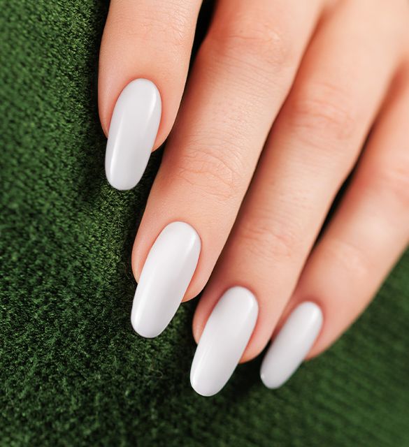 Milky nails – delicate milky manicure